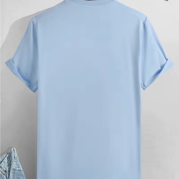 Ladies graphic tee. 🎀🥰 - Picture 7 of 9